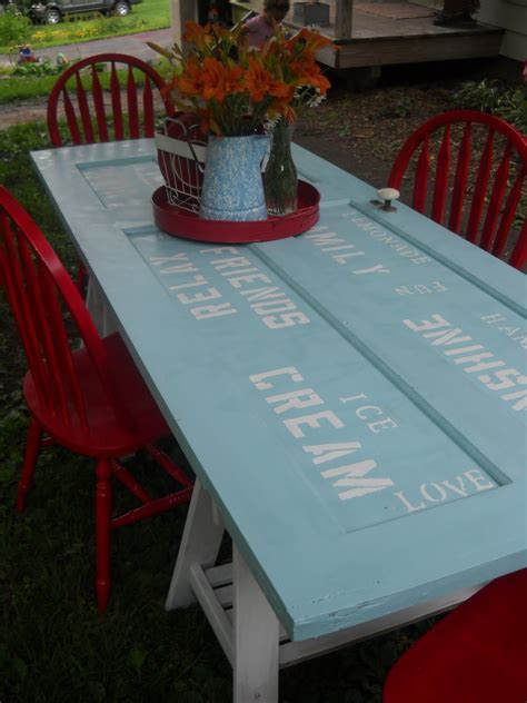 See more ideas about door table, old wood table, old doors. DIY:Exterior Door Turned Into A Coffee Table