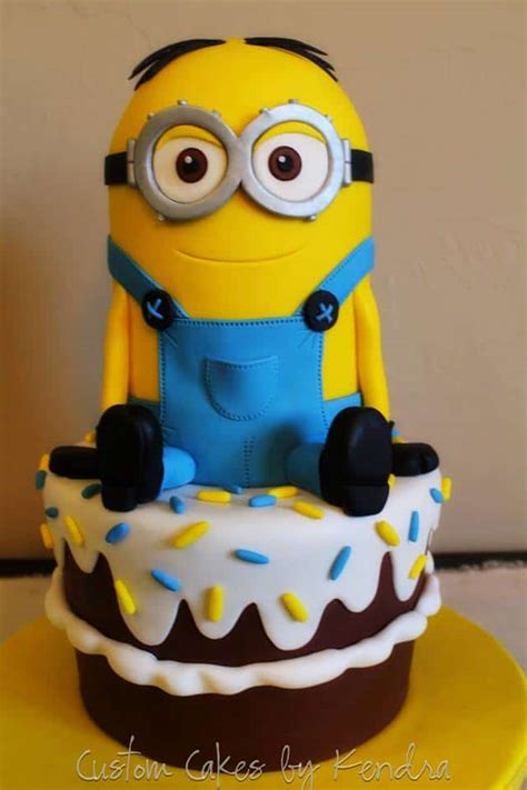 When one minion is not enough to greet the birthday boy/girl. 10 Amazing Minion Birthday Cakes - Pretty My Party - Party ...