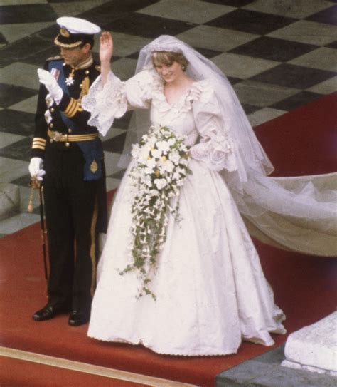 Princess diana family princess diana pictures royal princess. The Original Sketch for Princess Diana's Wedding Dress Was ...