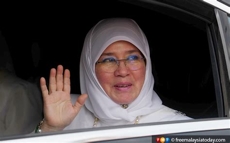 Raja permaisuri agong, tunku azizah aminah maimunah iskandariah. Kita perlu rendah diri dan bersikap baik, kata Raja ...