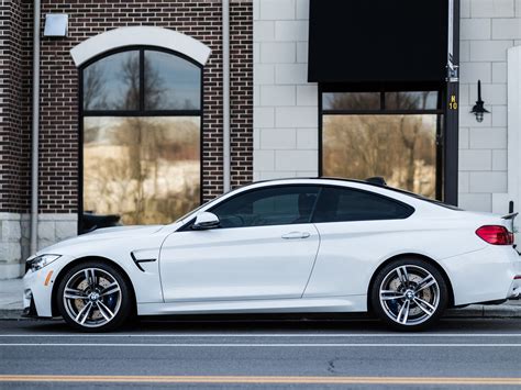 Wallpaper White Bmw Car Side View Street House 3840x2160 Uhd 4k