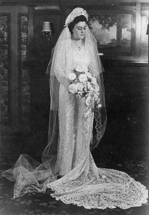 1942 Vintage Wedding Photos Retro Wedding Wedding Gowns Vintage