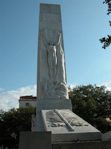 Monument in front of the Alamo - The Portal to Texas History