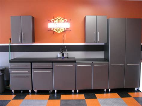 To get the best instruction on metalworking and custom bike building, learn from the best. Harley Davidson Garage - Craftsman - Garage - Columbus ...
