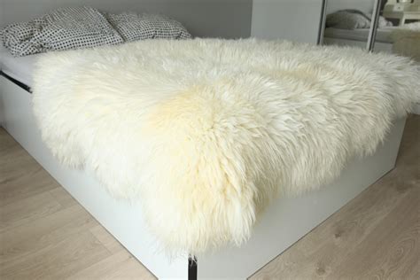 luxury-creamy-white-sheepskin-throw-furry-throw-fur-bed-throw-bed-throw-white-bed-throw