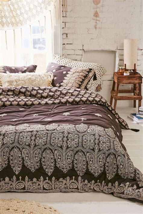 Discover the best ways to decorate a small bedroom. Plum & Bow Bessum Border Comforter | Bedroom design, Home ...