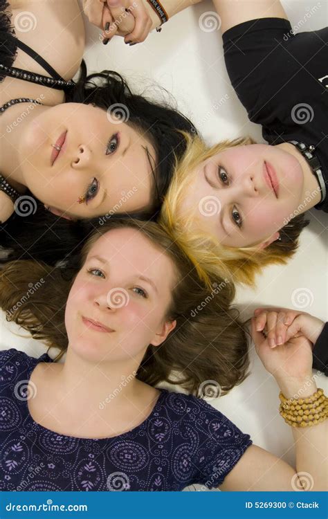 Três Meninas Adolescentes Foto De Stock Imagem De Forma 5269300