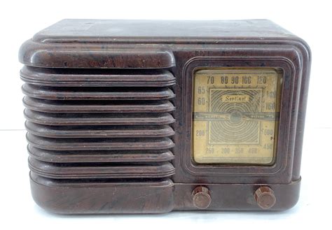 Lot - Vintage Sentinel Bakelite Tube Radio