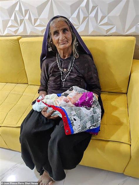 Doktorlar Bile İnanamadı 70 Yaşında İlk Çocuğunu Doğurarak Dünyanın En Yaşlı İkinci Annesi Olan
