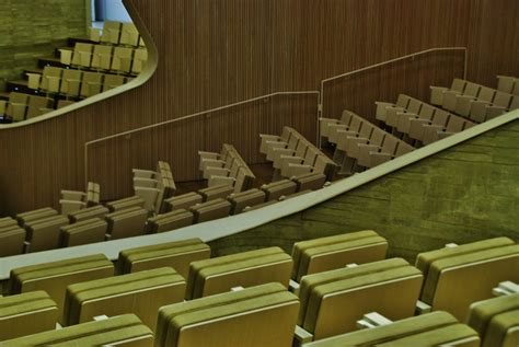 Sutiles mecanismos psicológicos usados por los grandes productores cinematográficos. 151006 Fd. Giner de los Ríos. C. Díaz y E. G. Grinda 2014 ...