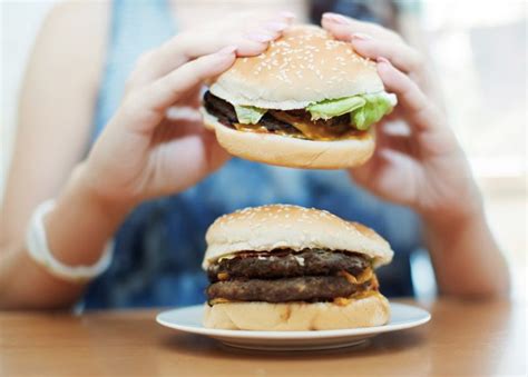 12 Worst Fast Food Burgers Of All Time Say Dietitians