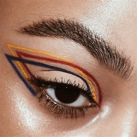 triple winged eyeliner maquiagem incrível ideias de maquiagem maquiagem colorida