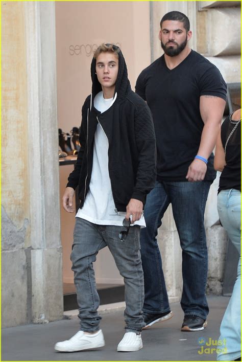 Full Sized Photo Of Justin Bieber Dad Jeremy Become Tourists In Rome 10 Justin Bieber And Dad