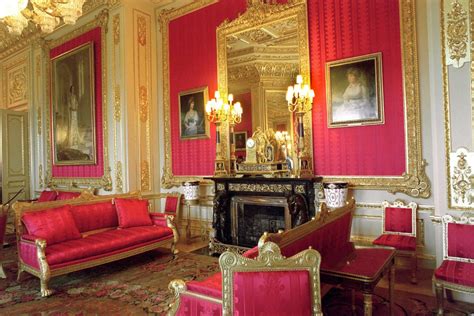 Use them in commercial designs under lifetime, perpetual & worldwide rights. Take a Look Inside the Grandest Rooms of Queen Elizabeth's Palaces | Windsor castle, Buckingham ...