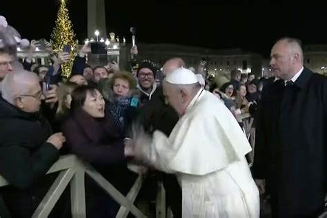 Pope Francis Slaps Woman S Hand After She Grabs Him