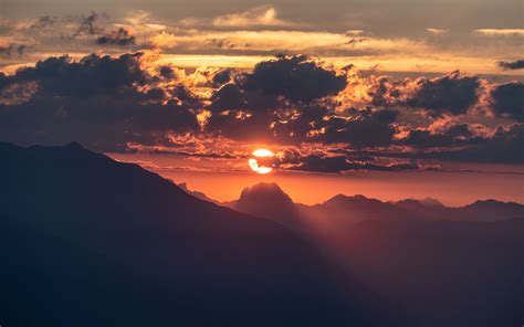 Beautiful Sunrise In Sky 5k Macbook Pro Wallpaper Download