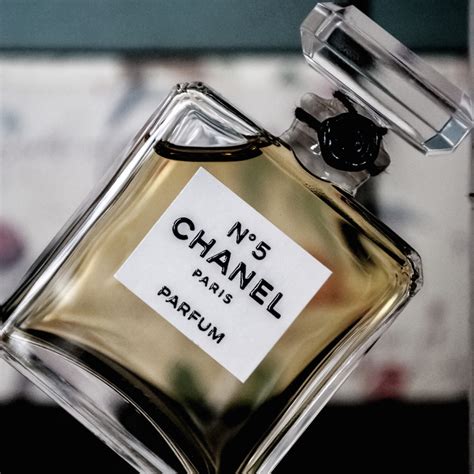Why Is Chanel No5 The World's Favourite Perfume? | HubPages