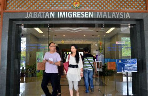 Jabatan ini menyediakan perkhidmatan kepada warganegara malaysia, penduduk tetap dan warga asing yang berkunjung ke malaysia. Kenali Jabatan Imigresen Malaysia ~ MY ADHA