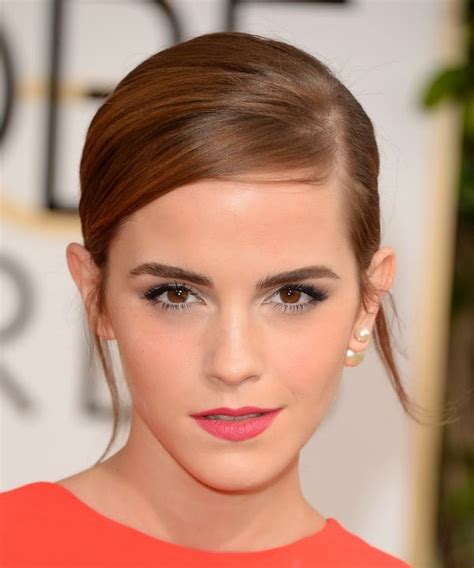 Emma Watsons Sleek Golden Globes Look Solo Lisa