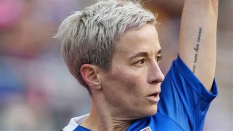 megan rapinoe ol reign re sign captain and uswnt icon for 2023 nwsl season football news