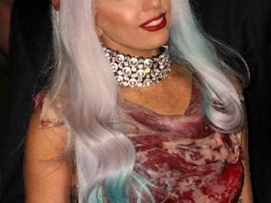 Last night, lady gaga tried once again to shock the world, this time by wearing a meat dress during her acceptance of the video of the year award at mtv's video music awards. Critics Have Beef with Lady Gaga's Meat Dress - Manhattan ...