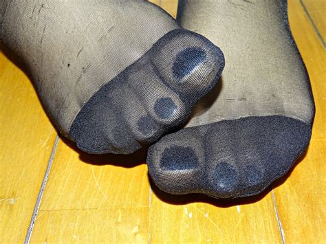 nylon toes amplife man in stockings nail polish biödenburger qpad flickr