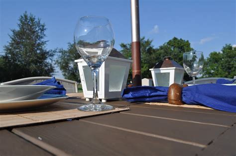 I'll be sharing more of our outdoor space in the back next week. Keep Calm and Decorate: Loving My New Patio Table!