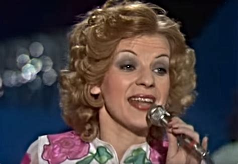 Waar moedig jij #teamjeangu aan? Alle Nederlandse deelnames aan het Songfestival tot nu toe ...