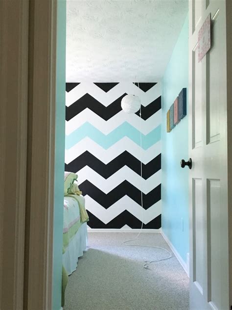 0.9 make the cool stripes. Easy tutorial on How To Paint Chevron Stripes: Black ...