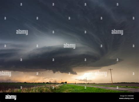 Amazing Supercell Passes Just North Of Grand Island Nebraska May 10