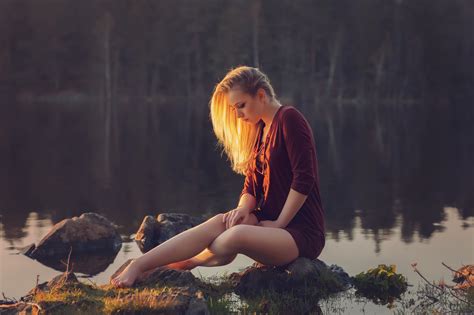 Wallpaper Model Blonde Dress Barefoot Sitting Rocks Water