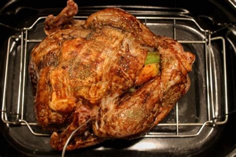 How To Cook A Turkey In A Turkey Roaster Recipe Turkey In Roaster