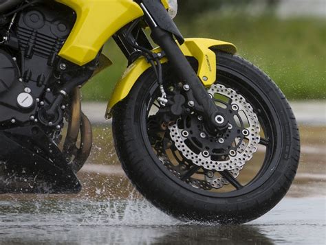 Equipped with a revolutionary architecture providing firmness and comfort, the michelin pilot road 4 gt is perfect for long trips. Michelin Pilot Road 4 - La nouvelle référence Sport/GT ...