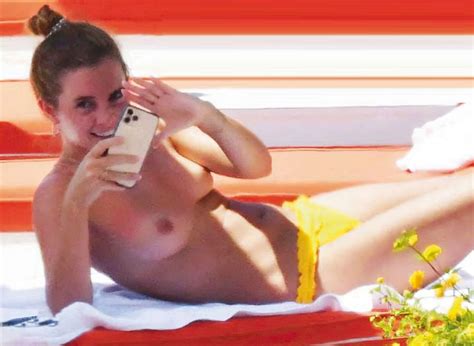 Emma Watson Pillada Haciendo Topless En Ibiza La BiblioTeta
