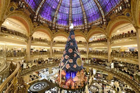 Paris Galeries Lafayette Installed Its Magnificent Christmas Tree