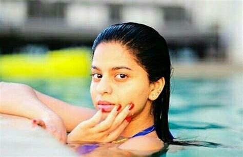 Shah rukh khan's daughter suhana is celebrating her 17th birthday today. Shah Rukh Khan's daughter Suhana's swimming pool picture ...
