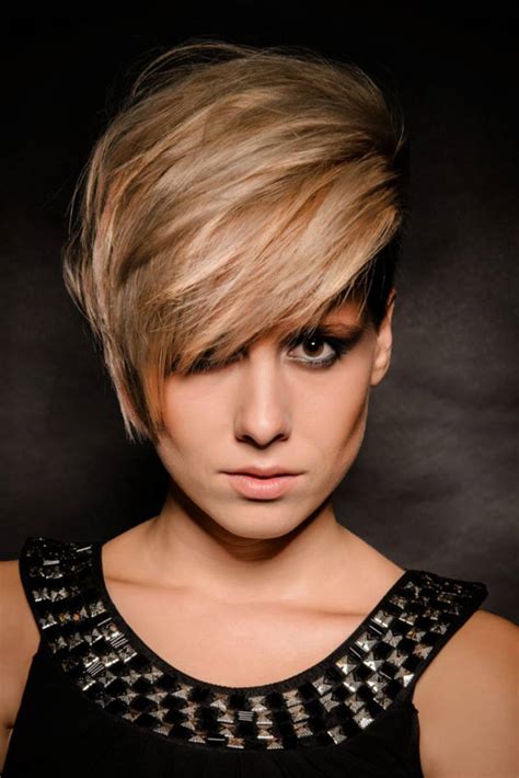 Zobacz, jak dobrać kolor do krótkich włosów, czy są modne rude krótkie włosy, blond uczesania, a. Najmodniejsze fryzury 2015 roku - KobietaMag.pl