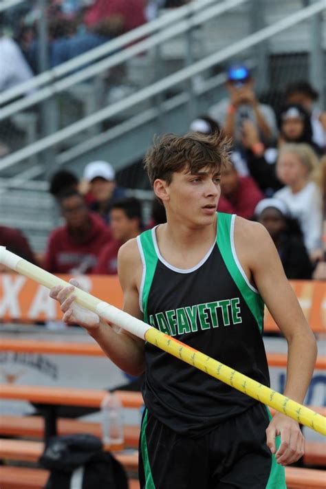 Mondo duplantis sadly can't vault what would've been a world record 6.19m but he wins the men's pole vault with 6.01m the swede breaks tim lobinger's meeting record from 1999. DyeStat.com - News - Coaches Weigh In On Pole Vault ...