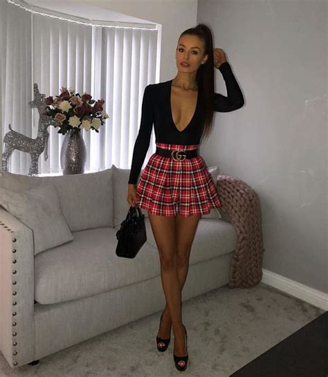 Pleated Mini Skirt Outfit Full Skirt Outfit Mini Skirts Flirty Outfits Hot Outfits Girl