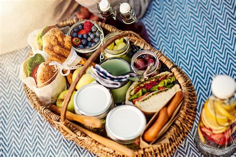 Picnic Setup For Couples How To Create The Most Romantic Picnic Spot