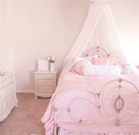 5 Must Haves For A Beautiful And Feminine Bedroom Jadore Lexie Couture