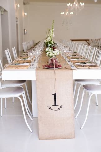 16 DIY Wedding Table Runner Ideas