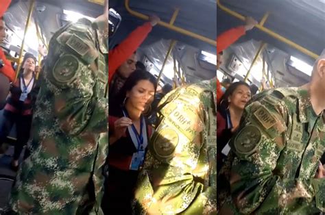 Video Mujer Acosó A Un Soldado En Un Transmilenio “mi Amor Bájate Conmigo” Publimetro Colombia