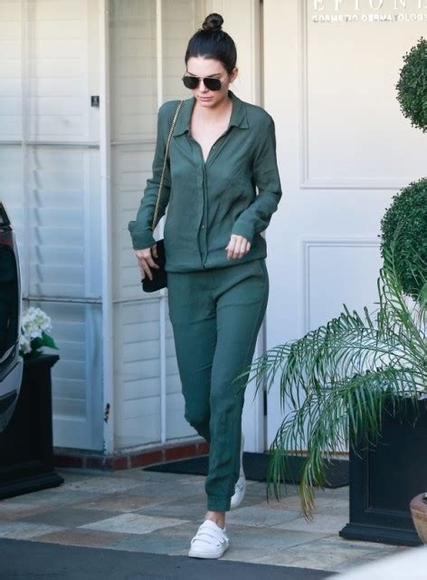 21 Fashionable Outfits With Dark Green Pants For Ladies Styleoholic