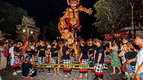 Sambut Nyepi Masyarakat Bali Mulai Menghias Ogoh Ogoh Lifestyle