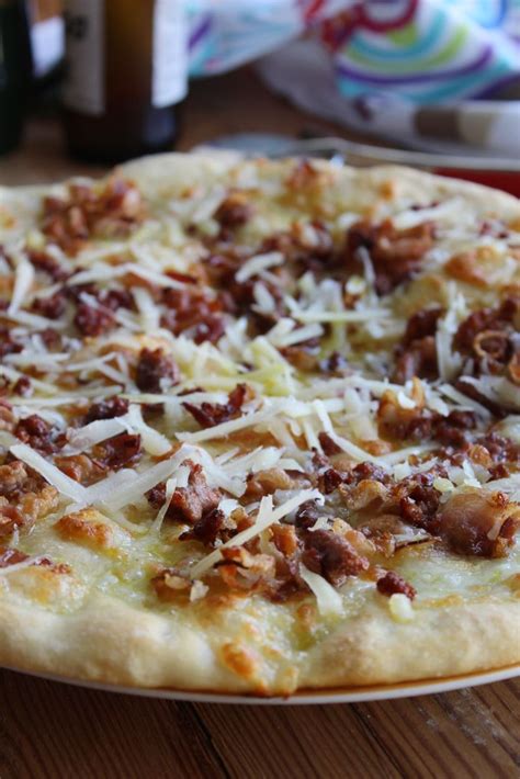 Easy pizza delivery for less. Ricetta pizza bianca grana salsiccia e speck fatta in casa ...