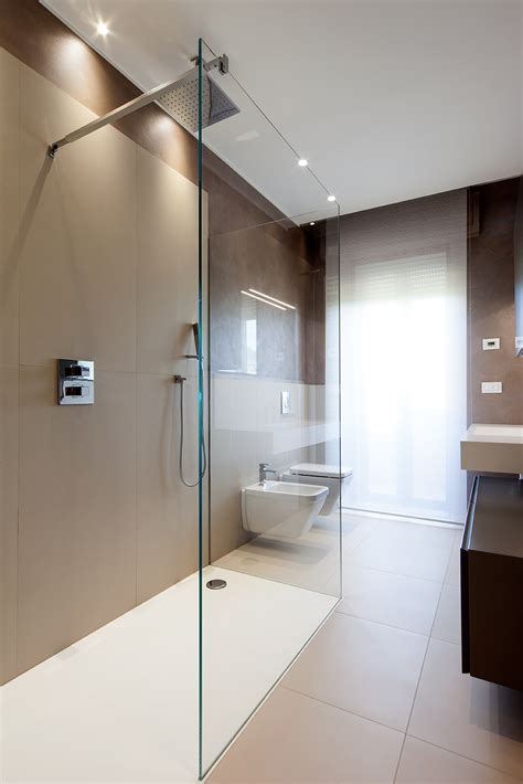 Qui puoi trovare foto di idee di design d'interni. Ristrutturare un bagno stretto e lungo • 50 idee e ...