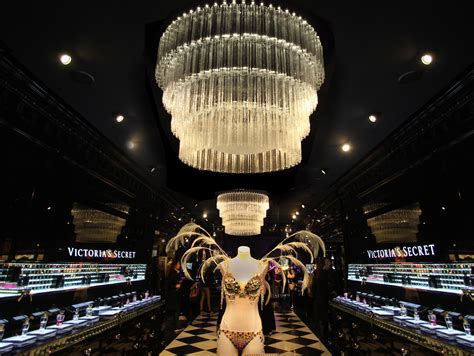 Nonton film secret zoo (2020). Peek Inside Victoria's Secret London Flagship Store at ...