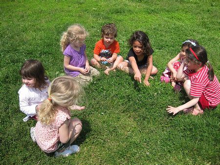 Los 04 juegos tradicionales que puedes hacer con tus niños en casa durante la cuarentena. Cinco juegos para fiestas infantiles