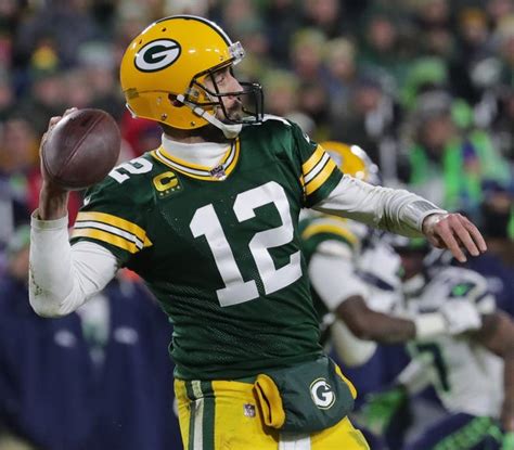 Yellow Weasel Takes Off On Twitter During Green Bay Packers Playoff Win